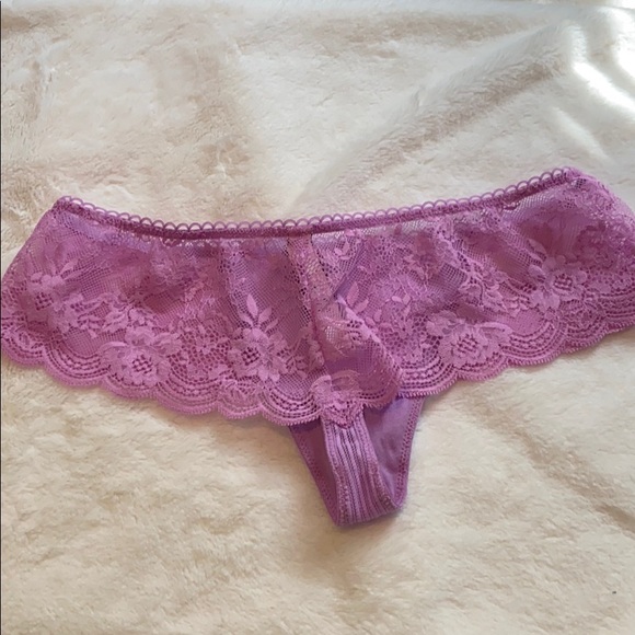 VS cheeky thong- NWT - Picture 2 of 3